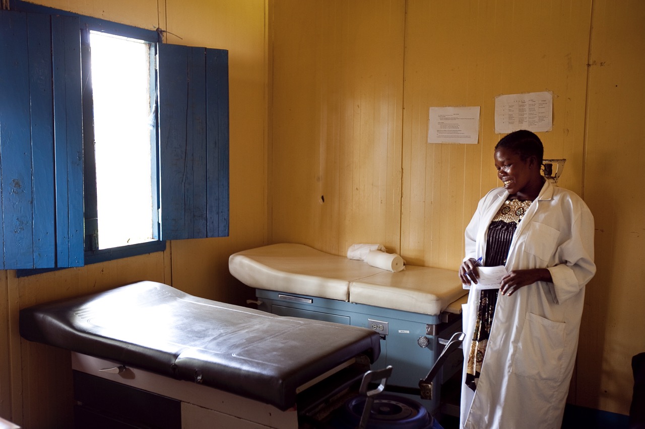 Sudan, May 2009. Nurse at the Nimule Hospital where Intrahealth works in conjunctions with Merlin.