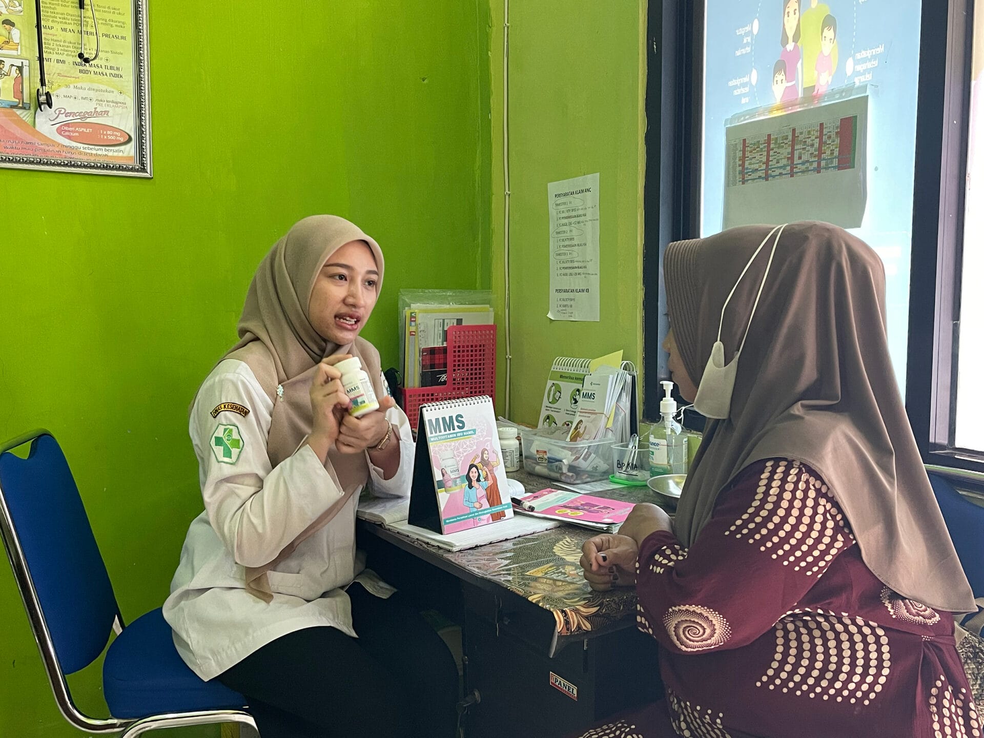 Indonesia_Health-Worker