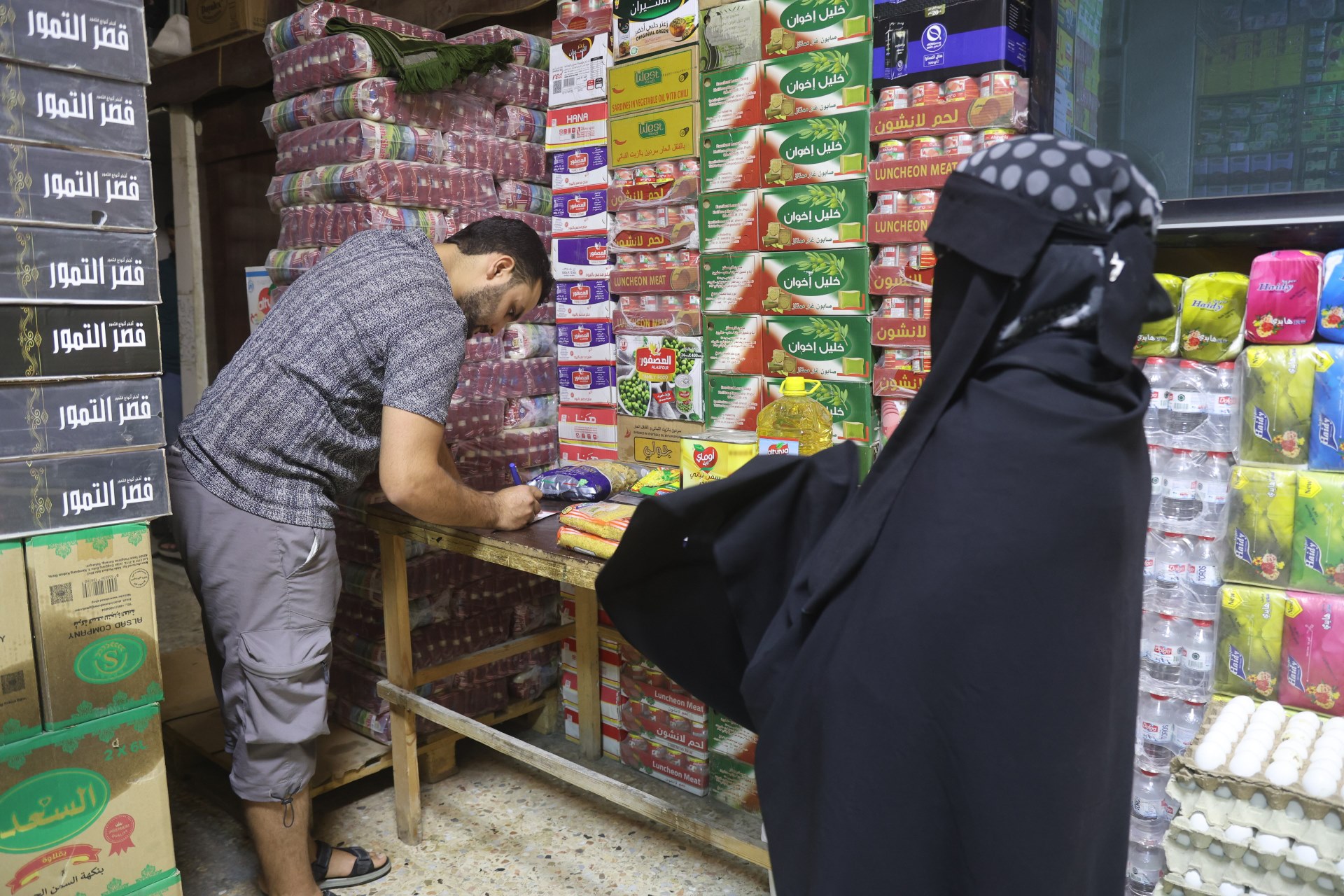 Woman obtaining food assistance in a food pantry in an IDP camp in Syria
