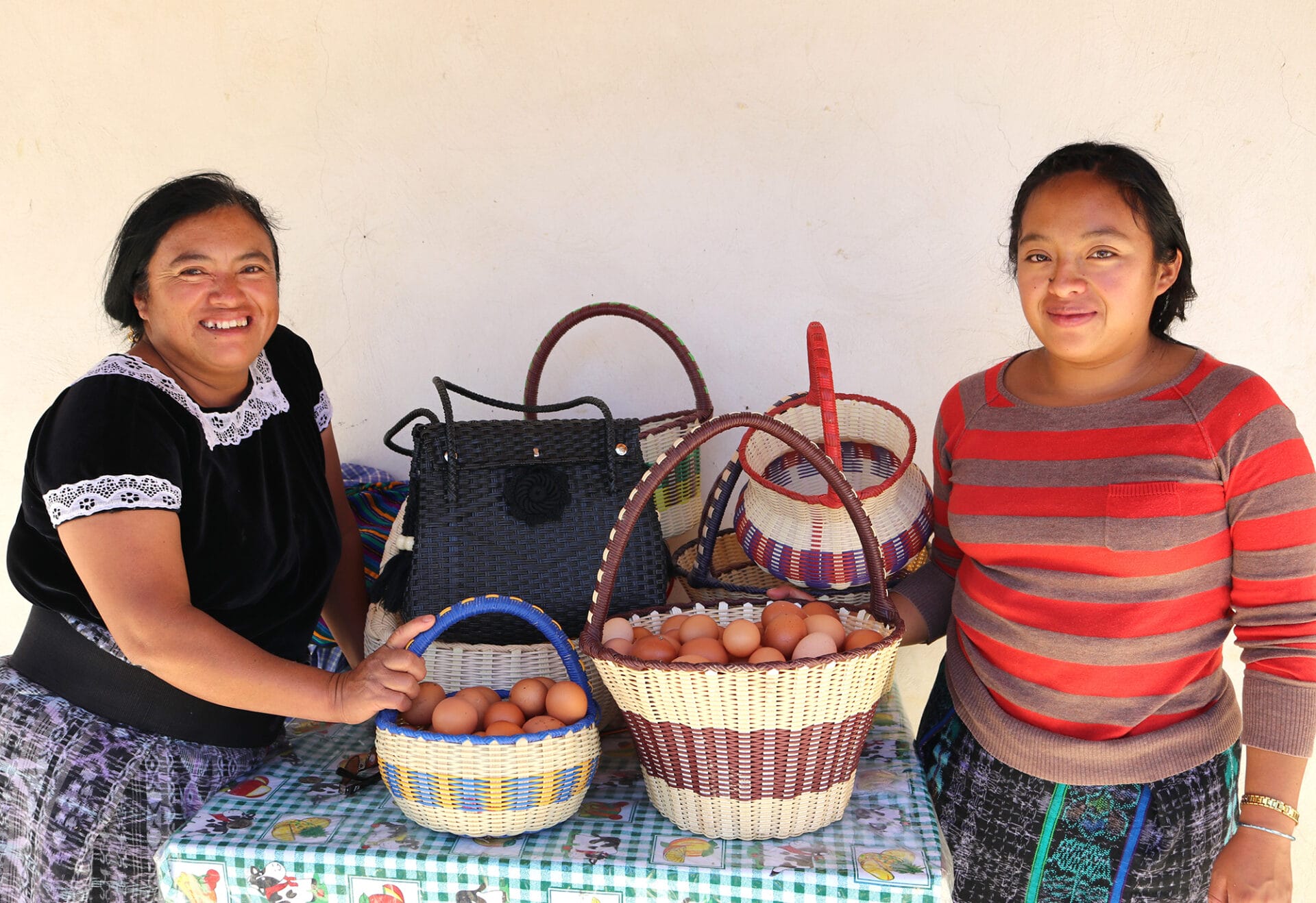 2_Guatemala_Podemos-project_Women-Empowered_Elsa-and-Debora