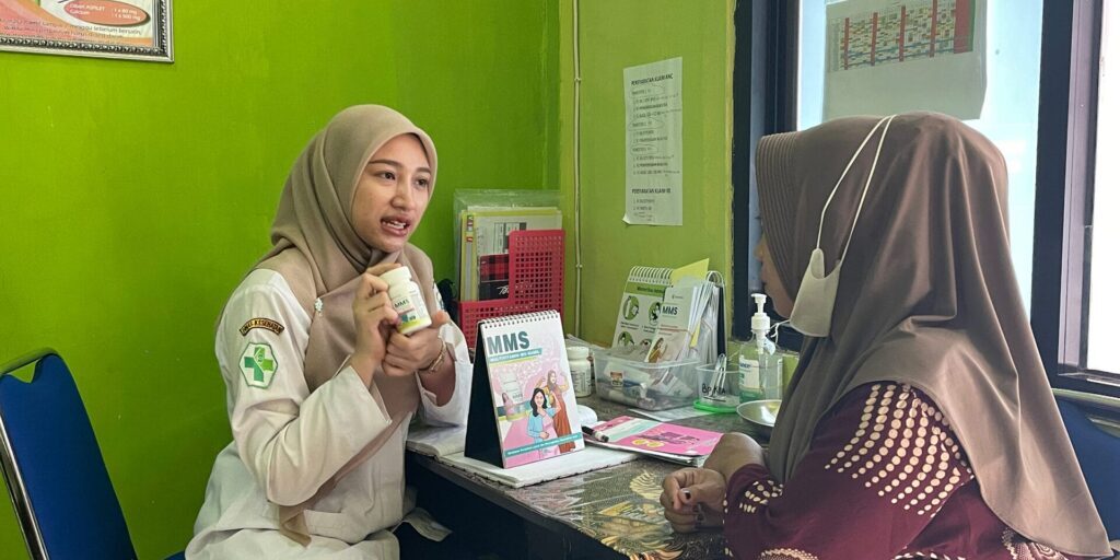 Indonesia_Health-Worker