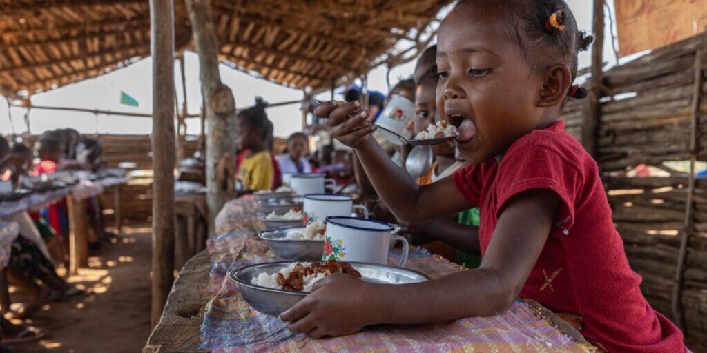Madagascar_Mianatra Program_Eating School Meals 2_Michel Strogoff