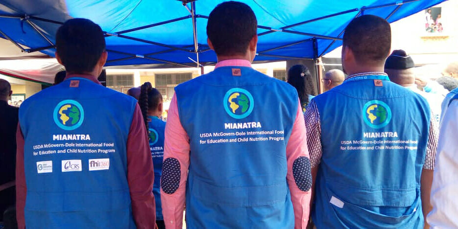 Madagascar_School-Feeding-Program_Mianatra-team