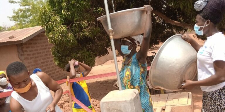 Residents-of-Tinjase-fetching-water-immediately-after-commissioning