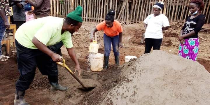 Vision-4-Housing-Cooperative_brickmaking-training_Kenya